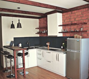 Oven, stovetop, cookware/dishes/utensils
