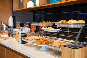 Free daily buffet breakfast