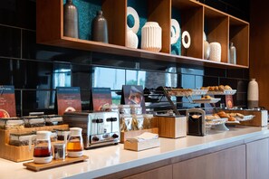 含每日吃到飽早餐