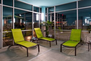 Indoor pool - SpringHill Suites by Marriott Springfield Southwest (Springfield)