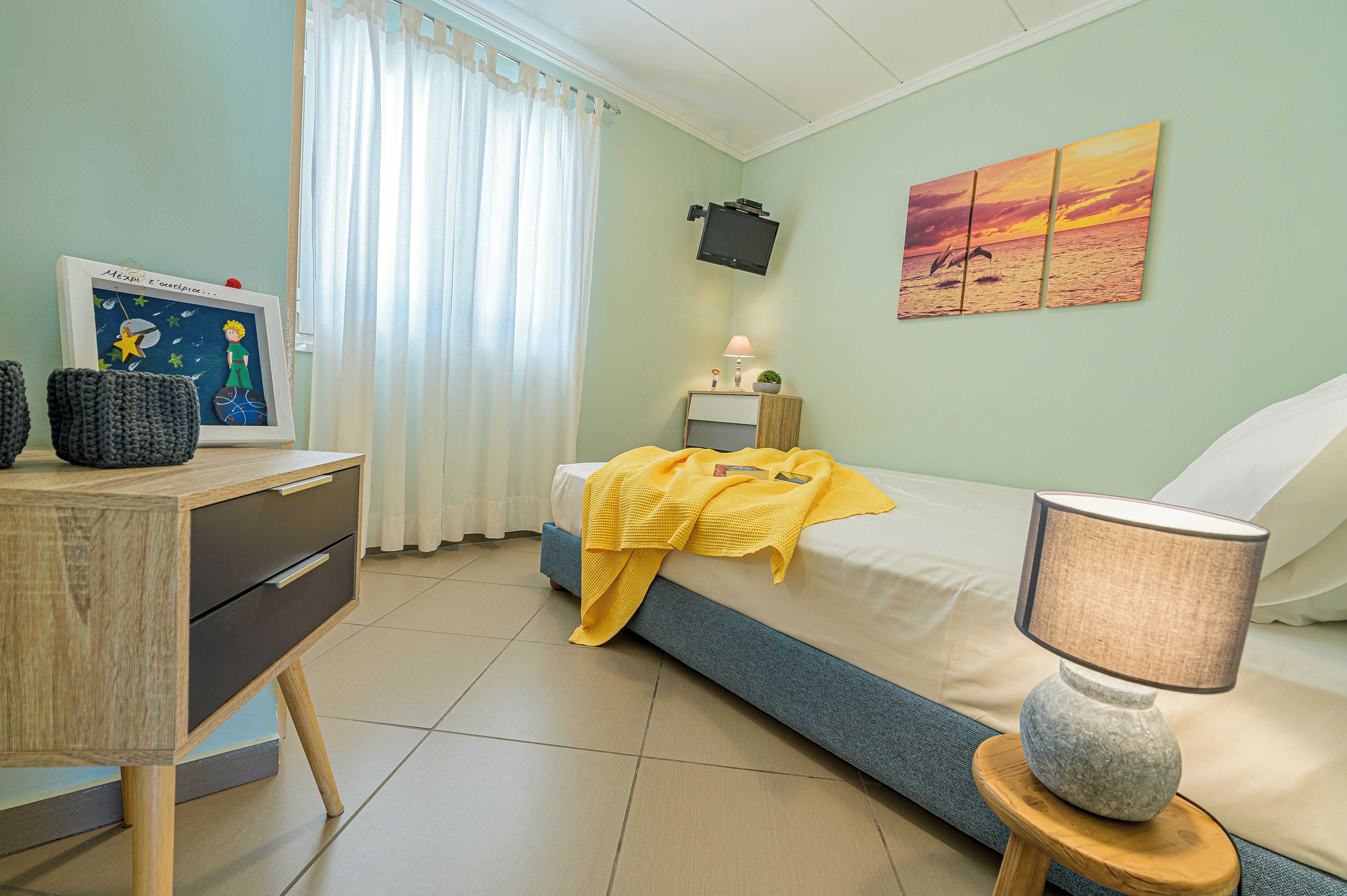 2 bedrooms, iron/ironing board, free WiFi, bed sheets