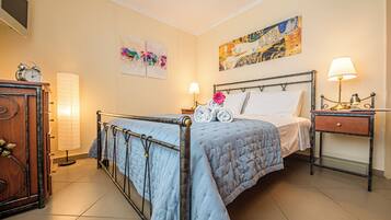 2 chambres, fer et planche à repasser, Wi-Fi gratuit, draps fournis