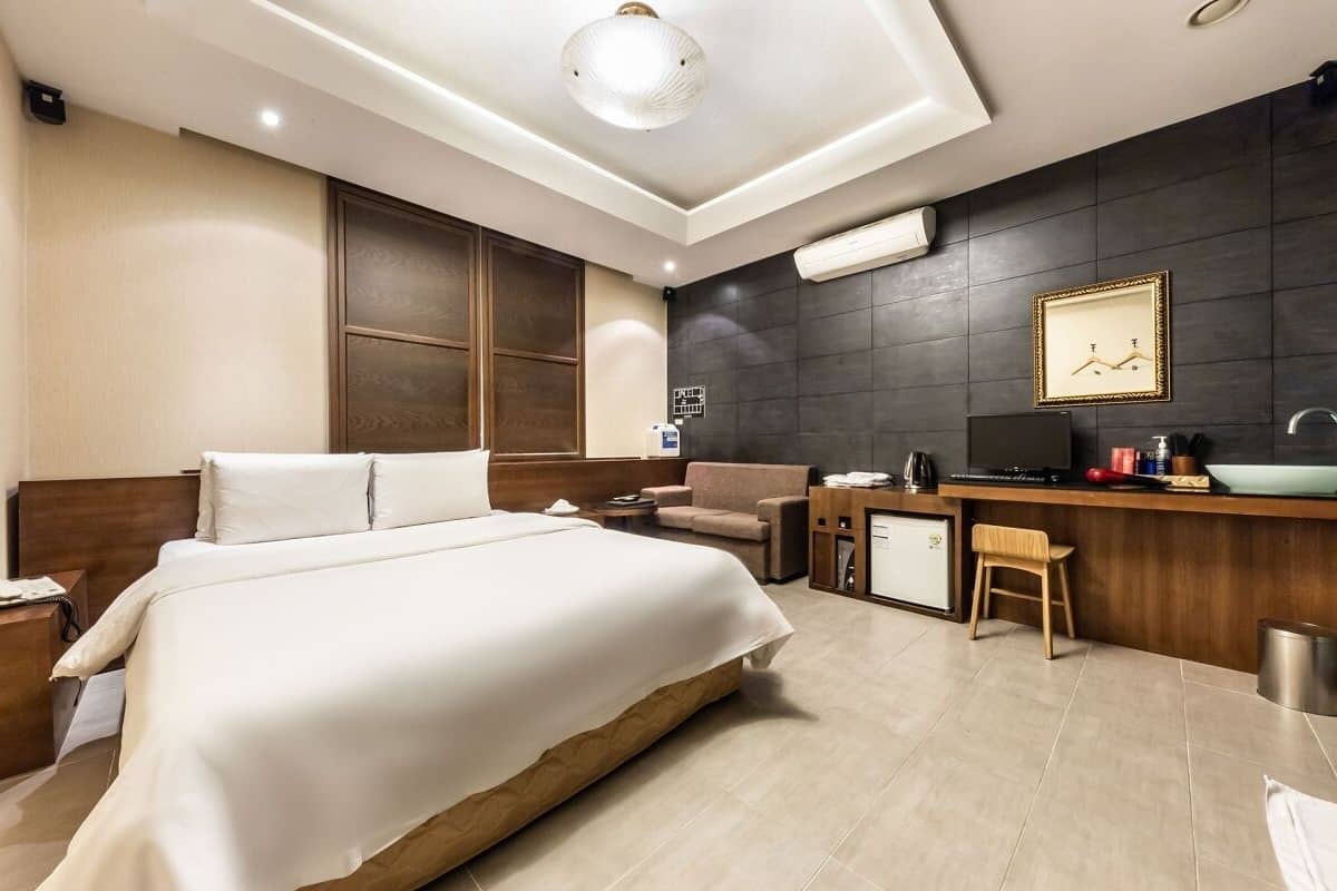 Habitación estándar doble | Decoración individual, mobiliario individual, cortinas opacas