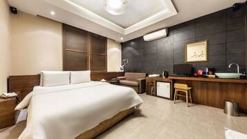 Con stile personalizzato, con arredamento individuale, tende oscuranti