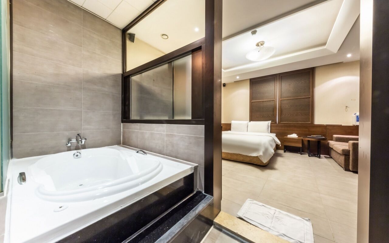 Standard Double Room | Individually decorated, individually furnished, blackout drapes