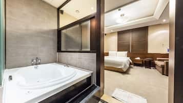 Kahden hengen standard-huone | Yksilöllisesti sisustettu, yksilöllisesti kalustettu, pimennysverhot