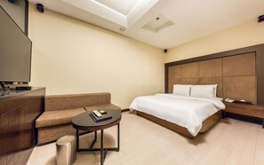 Standard Double Room | Individually decorated, individually furnished, blackout drapes