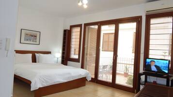 办公桌、熨斗/熨衣板、免费 WiFi、床单