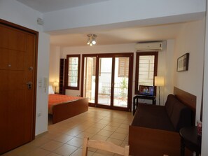 Desk, iron/ironing board, free WiFi, bed sheets