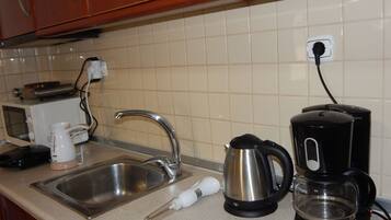 Fridge, coffee/tea maker, electric kettle, toaster