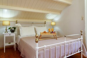 2 bedrooms, desk, travel cot, free WiFi