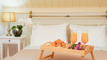 2 bedrooms, desk, travel cot, free WiFi