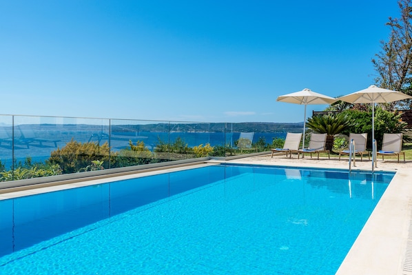 Piscine extérieure