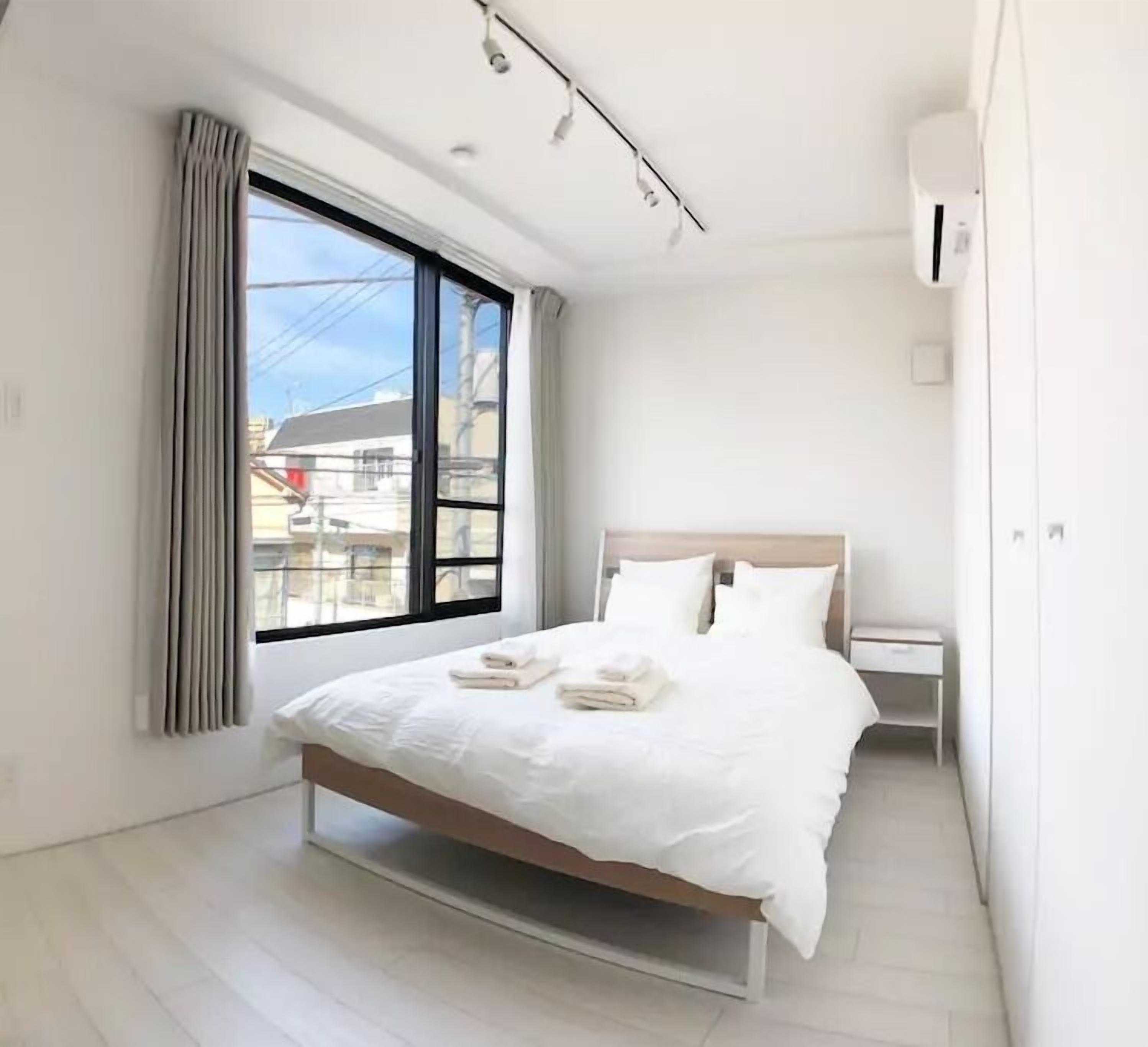 2 室のベッドルーム、アイロン / アイロン台、WiFi (無料)、ベッドシーツ