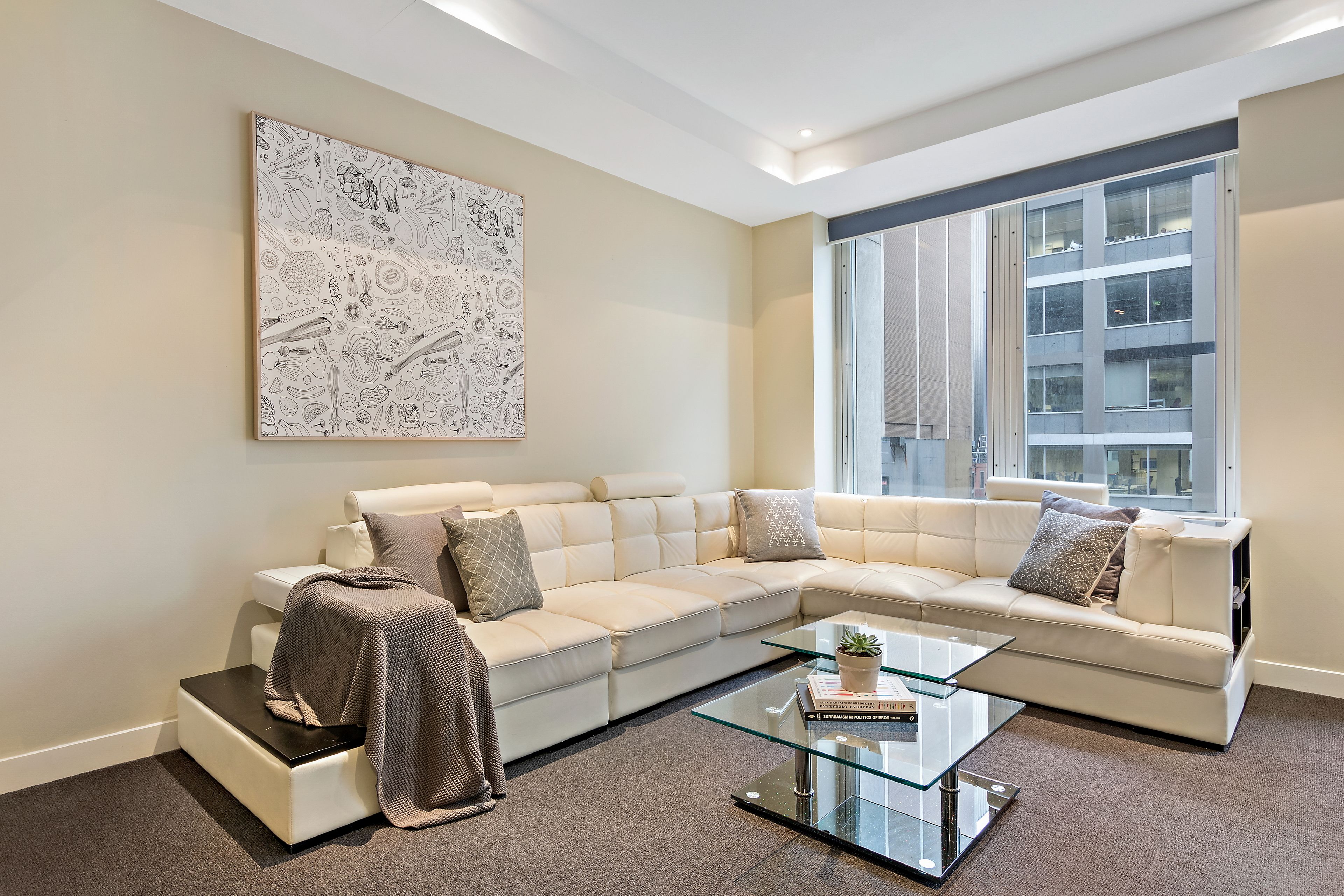 Apartemen Comfort, 2 kamar tidur, pemandangan kota (Indy) | Area keluarga | Televisi LCD 50-inci dengan saluran TV digital, TV, dan Netflix