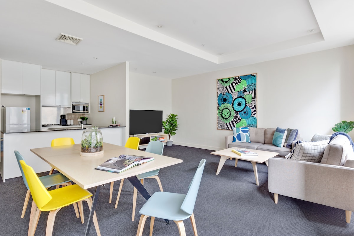 2 bedrooms, individually decorated, individually furnished