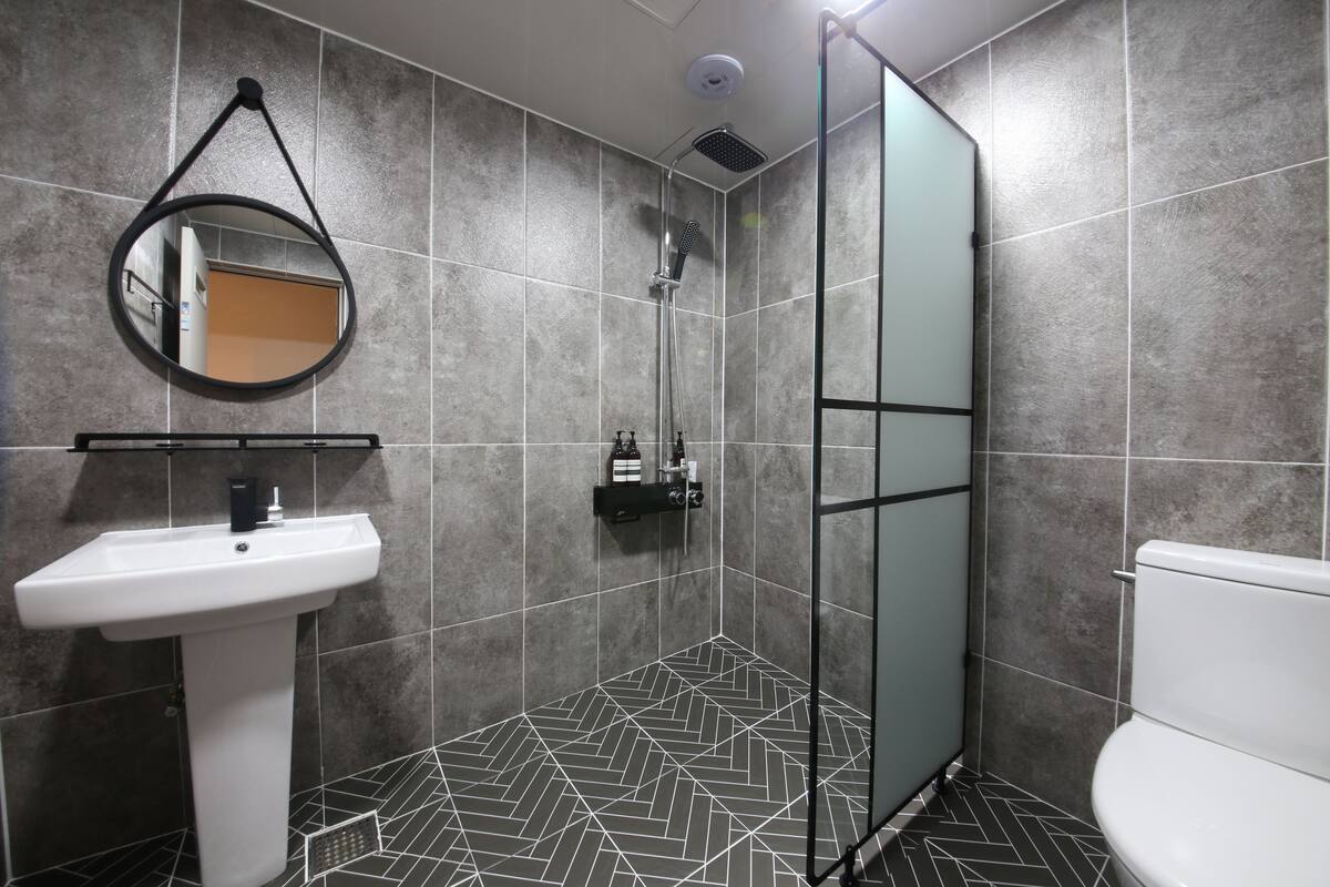 Shower, free toiletries, hair dryer, bathrobes
