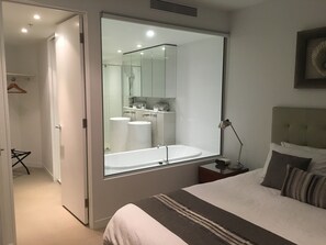 Appartement Deluxe, plusieurs lits, vue ville | 2 chambres, décoration personnalisée, ameublement personnalisé