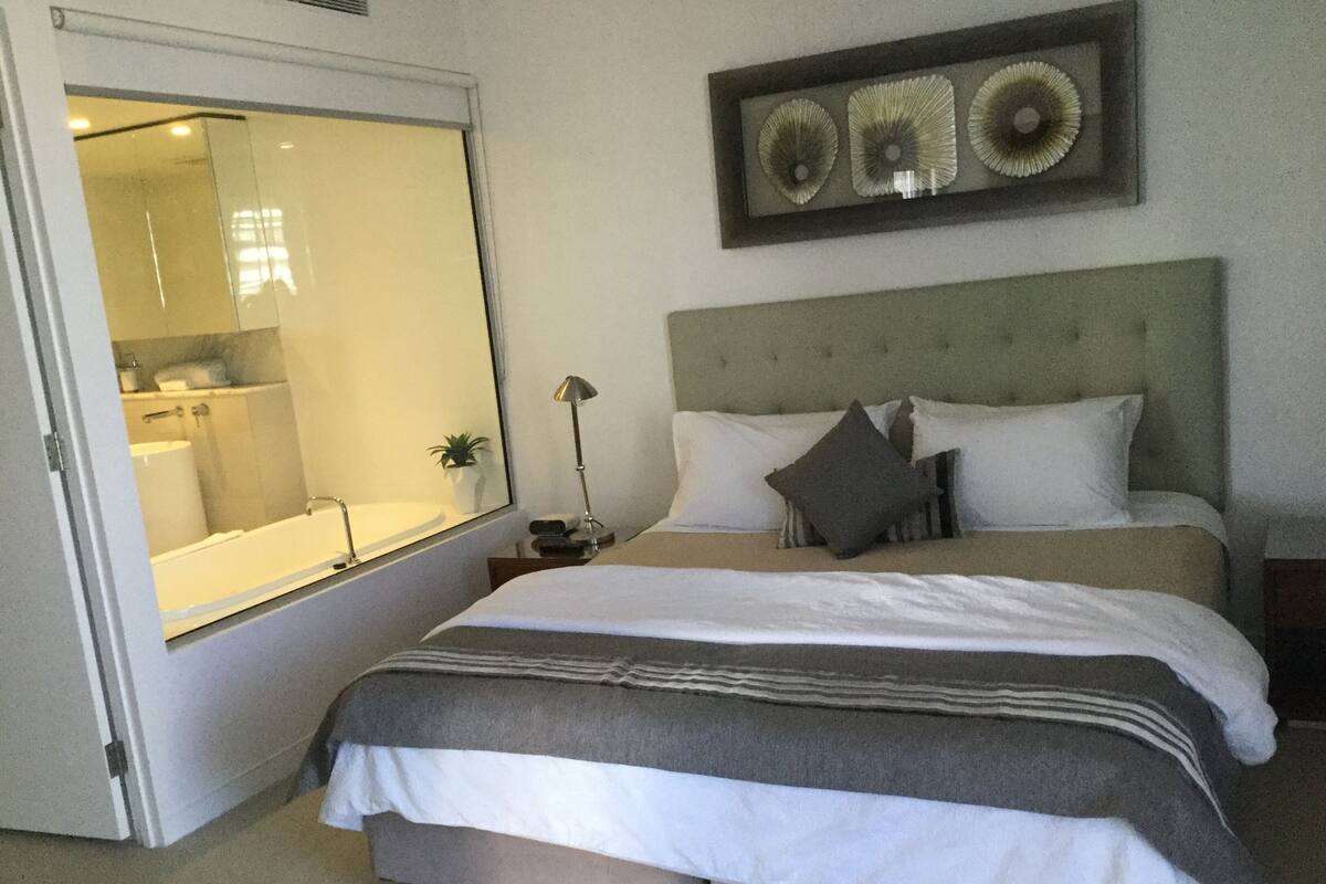Deluxe-Apartment, Mehrere Betten, Stadtblick | 2 Schlafzimmer, schallisolierte Zimmer, kostenloses WLAN