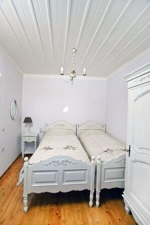 3 makuuhuonetta, silitysrauta/-lauta, internet, vuodevaatteet