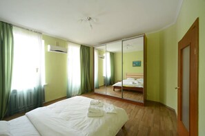 2 bedrooms, iron/ironing board, WiFi, bed sheets