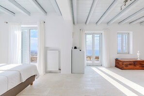 6 bedrooms, in-room safe, desk, iron/ironing board - Traditional Cycladic Luxury Villa with breathtaking sea view! (Πάρος)