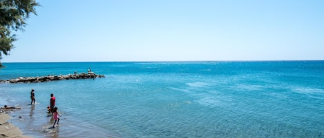 Una spiaggia nelle vicinanze