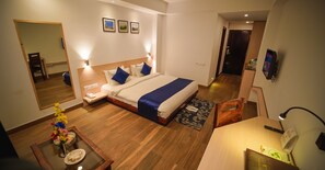 Quarto executivo, vista para o vale | 20 quartos, espaço de trabalho para notebook, cortinas blackout