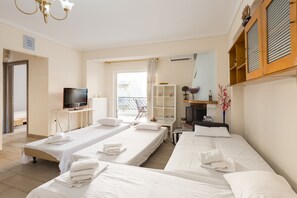 3 bedrooms, iron/ironing board, WiFi, bed sheets