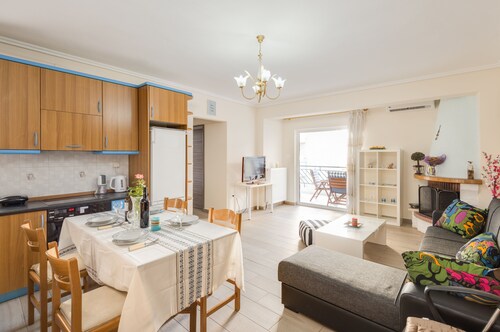 Big Modern Center Apartment, Balcony and Parking