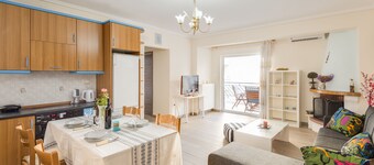 Big Modern Center Apartment, Balcony and Parking