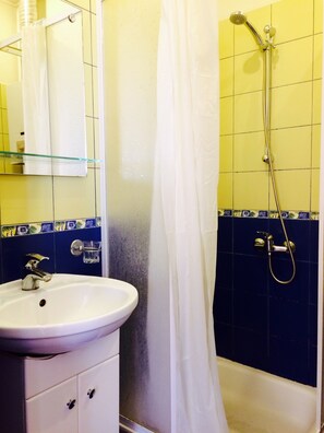 مجففات شعر، صابون، شامبو