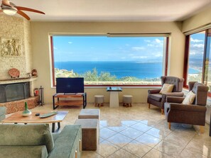 Smart TV, fireplace, books, stereo - "Villa Balcony", Cozy Villa with Amazing View (Ροδιά)