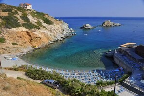 Sun-loungers, beach umbrellas - "Villa Balcony", Cozy Villa with Amazing View (Ροδιά)