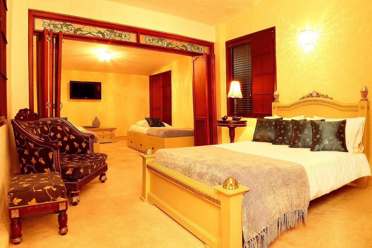 Quadruple Room (Escudero)