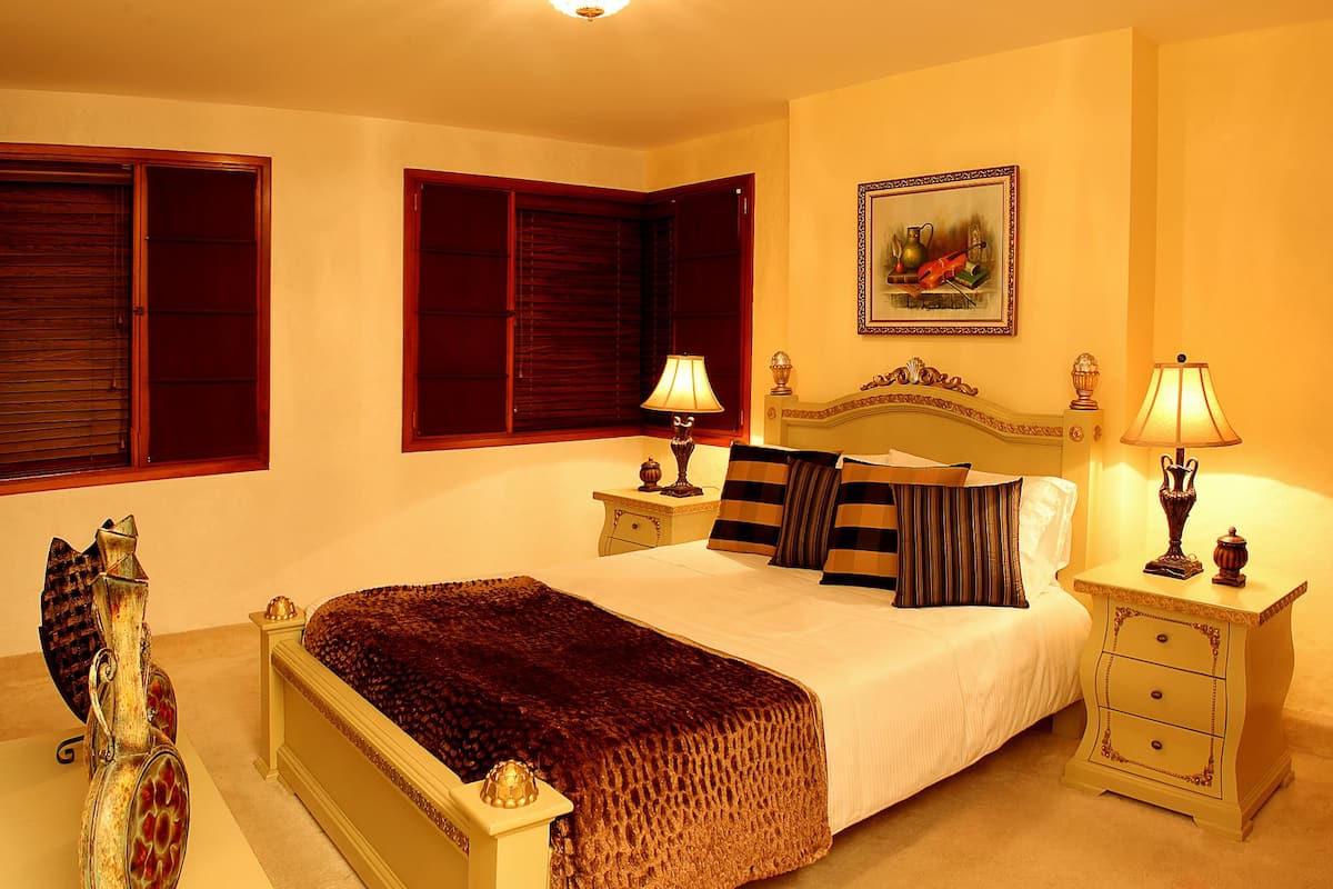 Double Room (Salon)