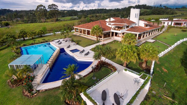 Outdoor pool - Hotel Boutique Casa Caballero (Circasia)