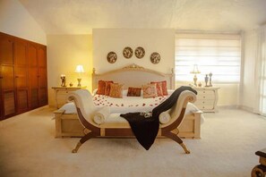 Superior kamer (Torre Homenaje) | Een minibar, een kluis op de kamer, gratis wifi, beddengoed