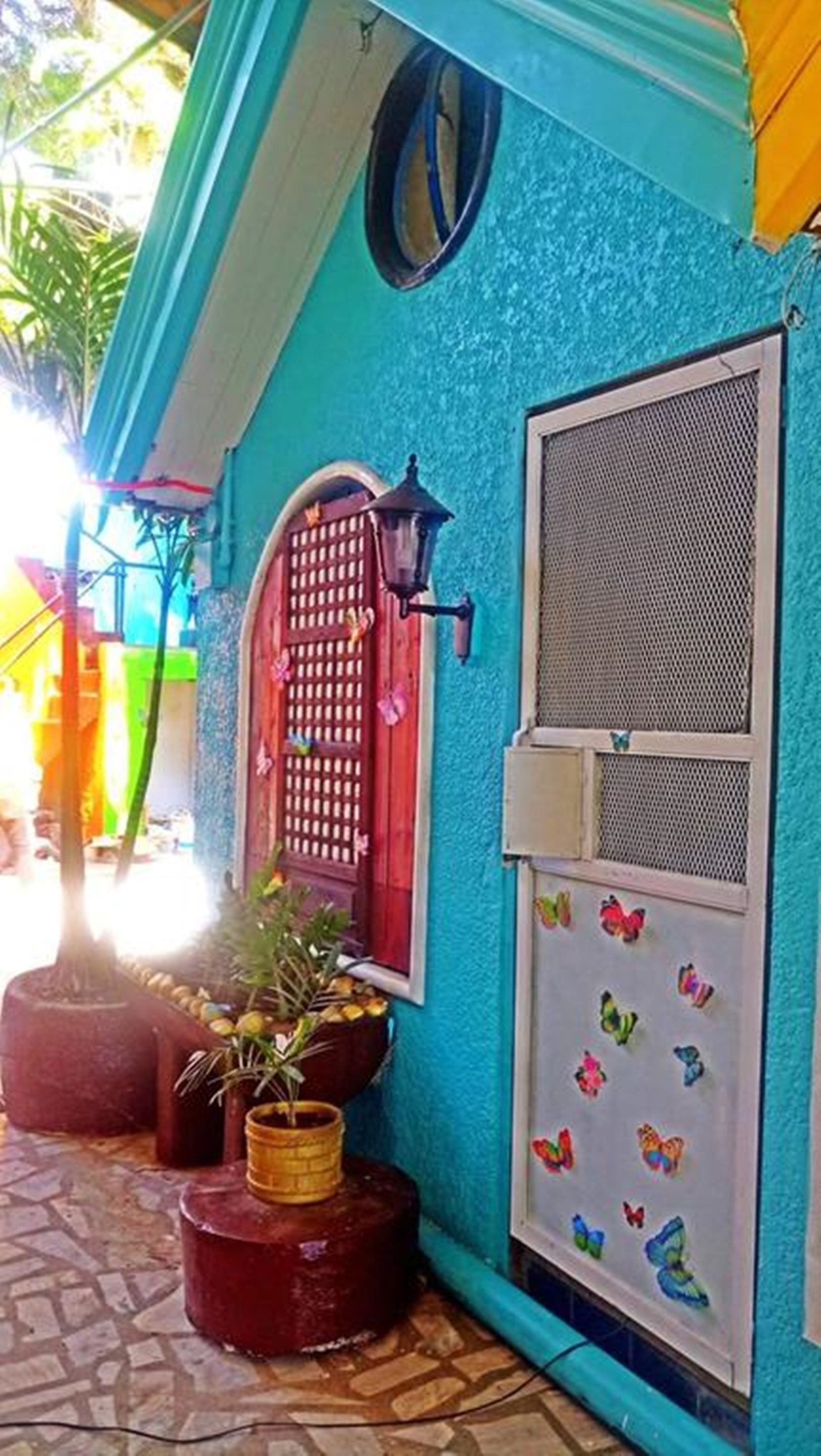 防音設備、可動式ベッド、ベッドシーツ、車椅子でアクセスできる設備