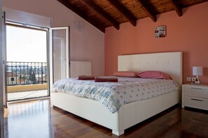 3 bedrooms, iron/ironing board, Internet, bed sheets