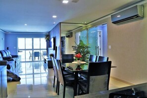 تناول الطعام