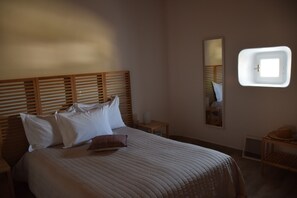 2 bedrooms, in-room safe, WiFi, bed sheets