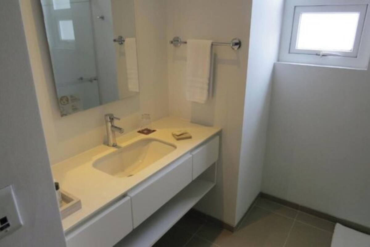 shower, free toiletries, hair dryer, slippers