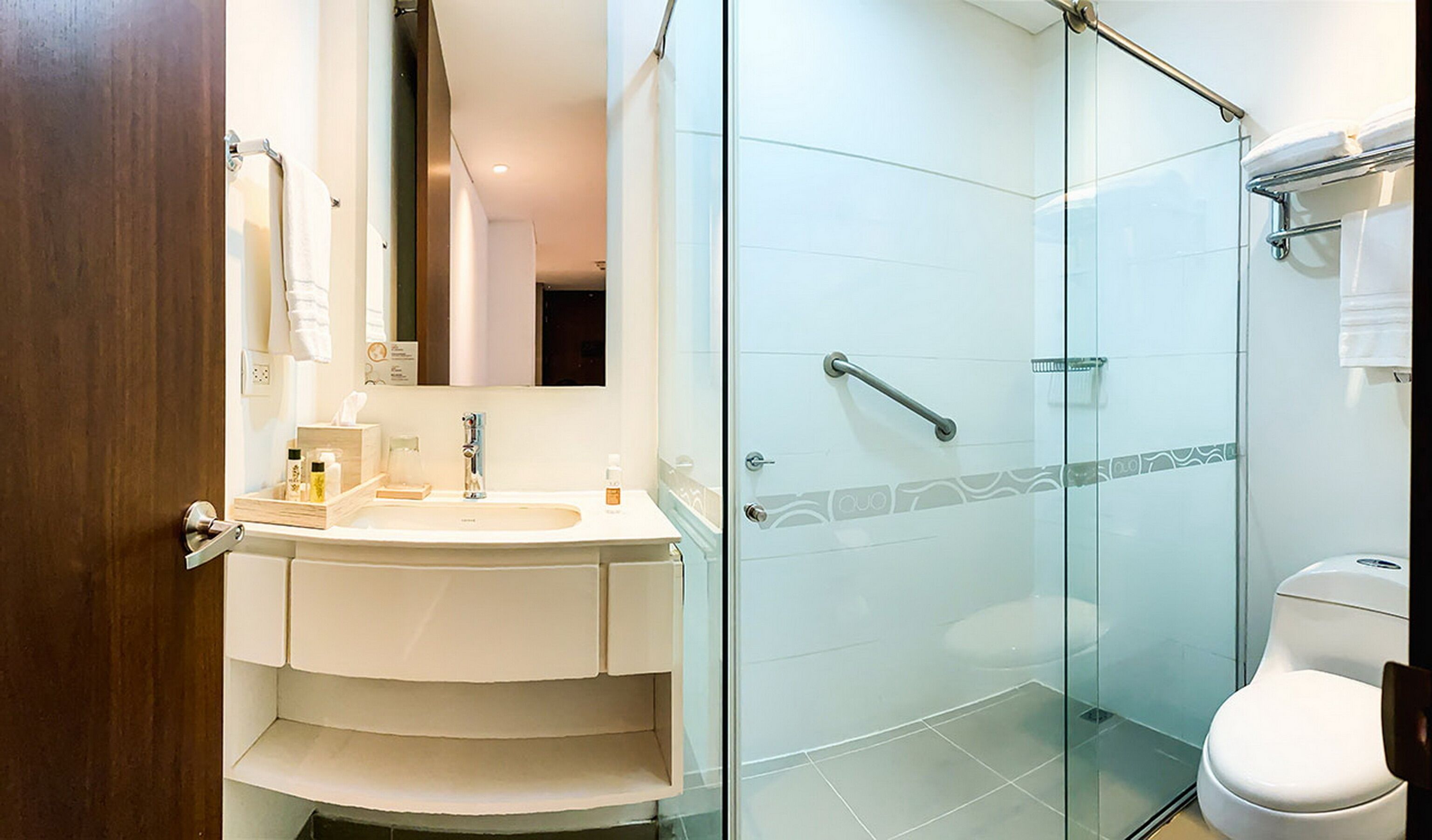 standard double room | bathroom | shower, free toiletries, hair dryer, slippers