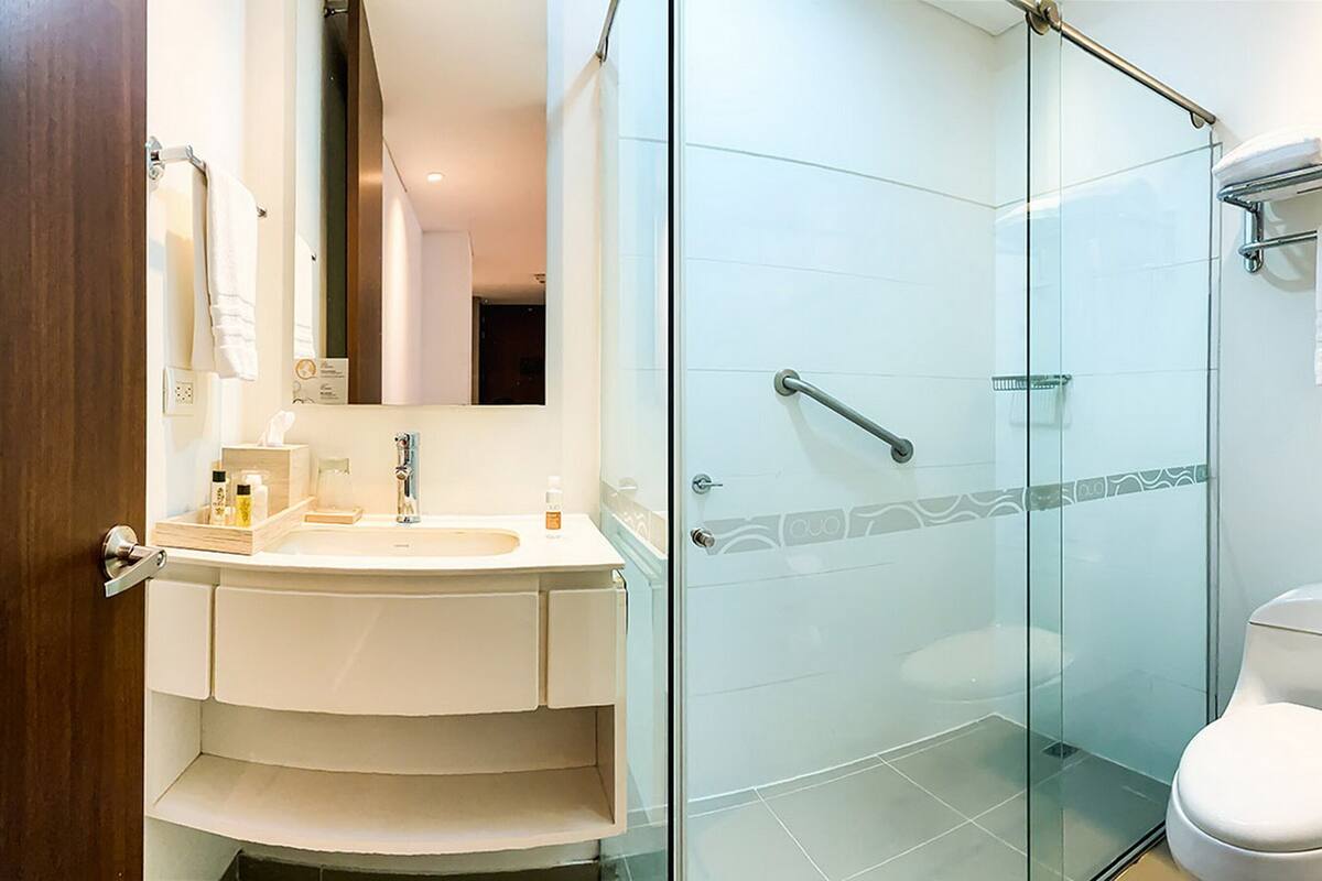 standard double room | bathroom | shower, free toiletries, hair dryer, slippers