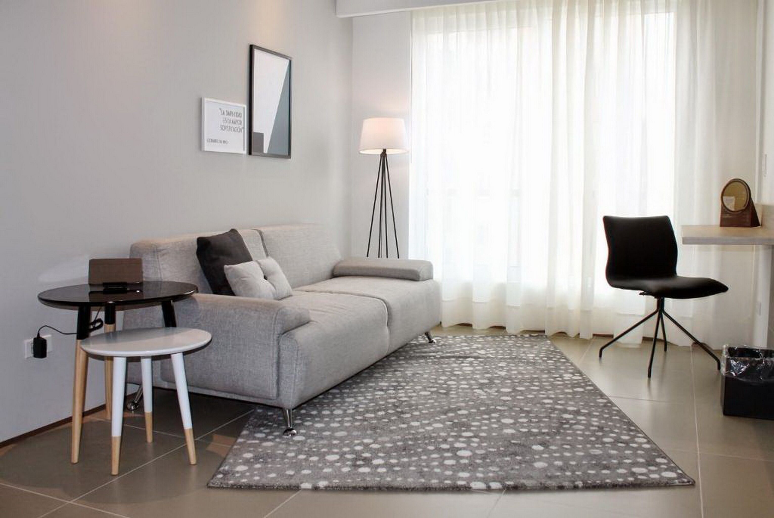 Deluxe Suite, Multiple Beds | Living area