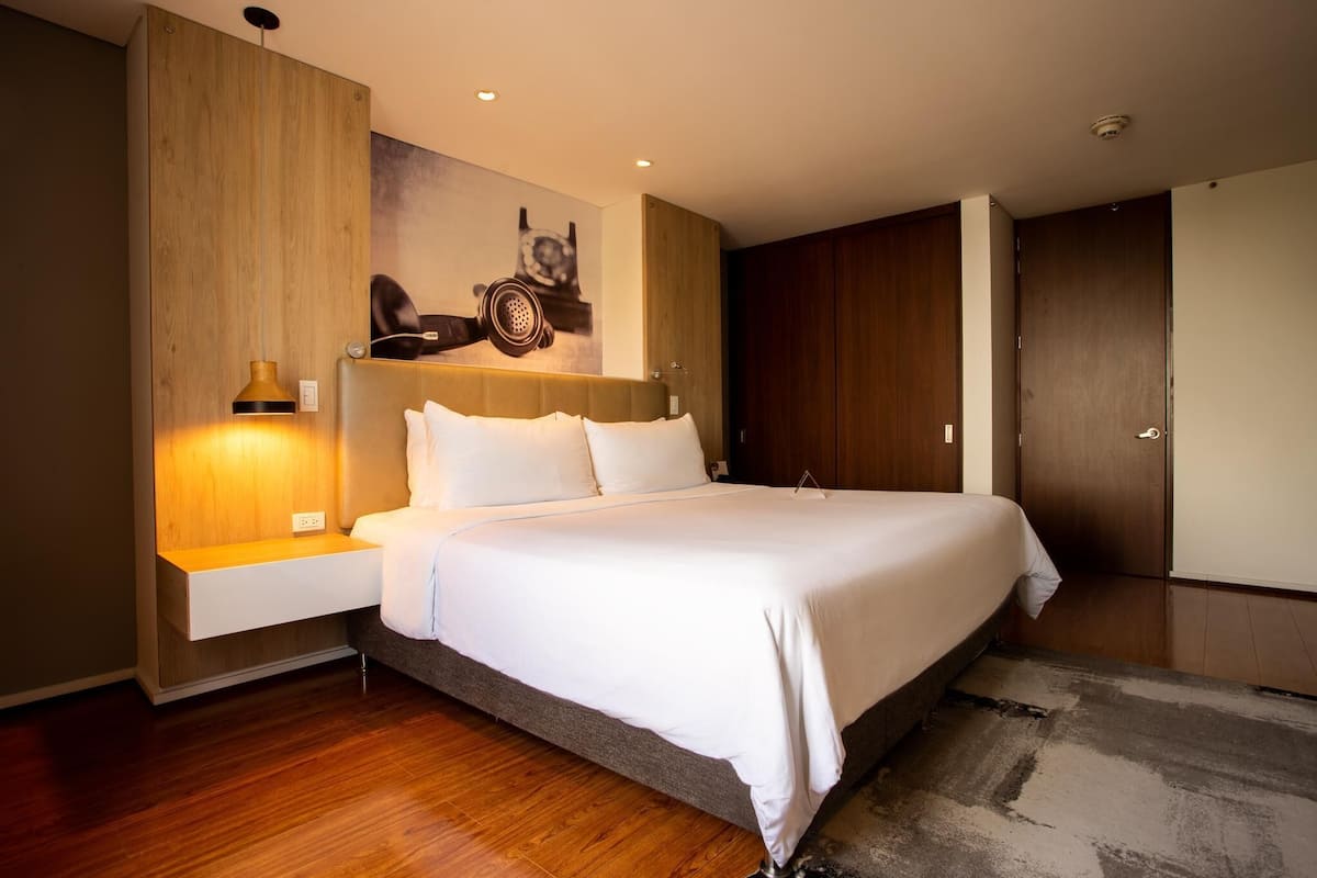 1 bedroom, premium bedding, down duvets, minibar