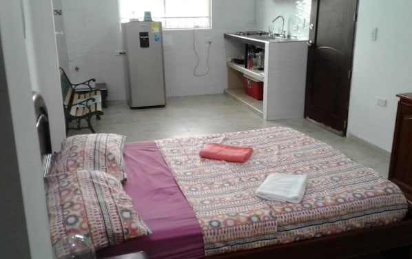 Comfort Apartment, 1 Double Bed, Private Bathroom | Iron/ironing board, free WiFi, bed sheets