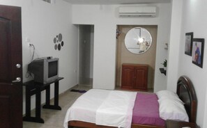 Leilighet – comfort, 1 dobbeltseng, privat bad | Strykejern/-brett, wi-fi (inkludert) og sengetøy