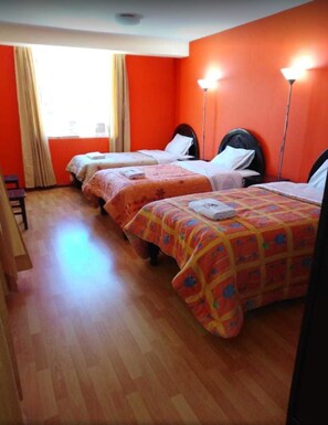 Classic Triple Room, 3 Twin Beds | Laptop workspace, free WiFi, bed sheets - Colca Andina Inn (Chivay)